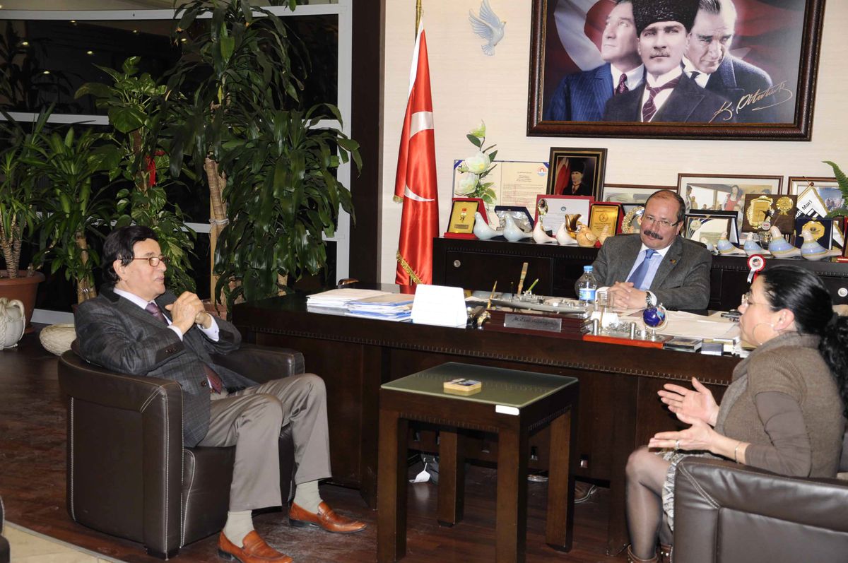 Erol Büyükburç, Kuşadası İçin İngilizce Şarkı Besteleyecek