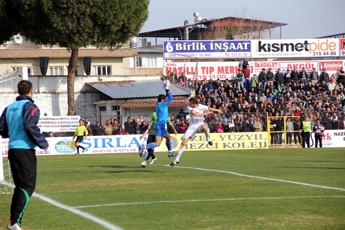 Futbolcudan Maç Sırasında İlginç Davranış
