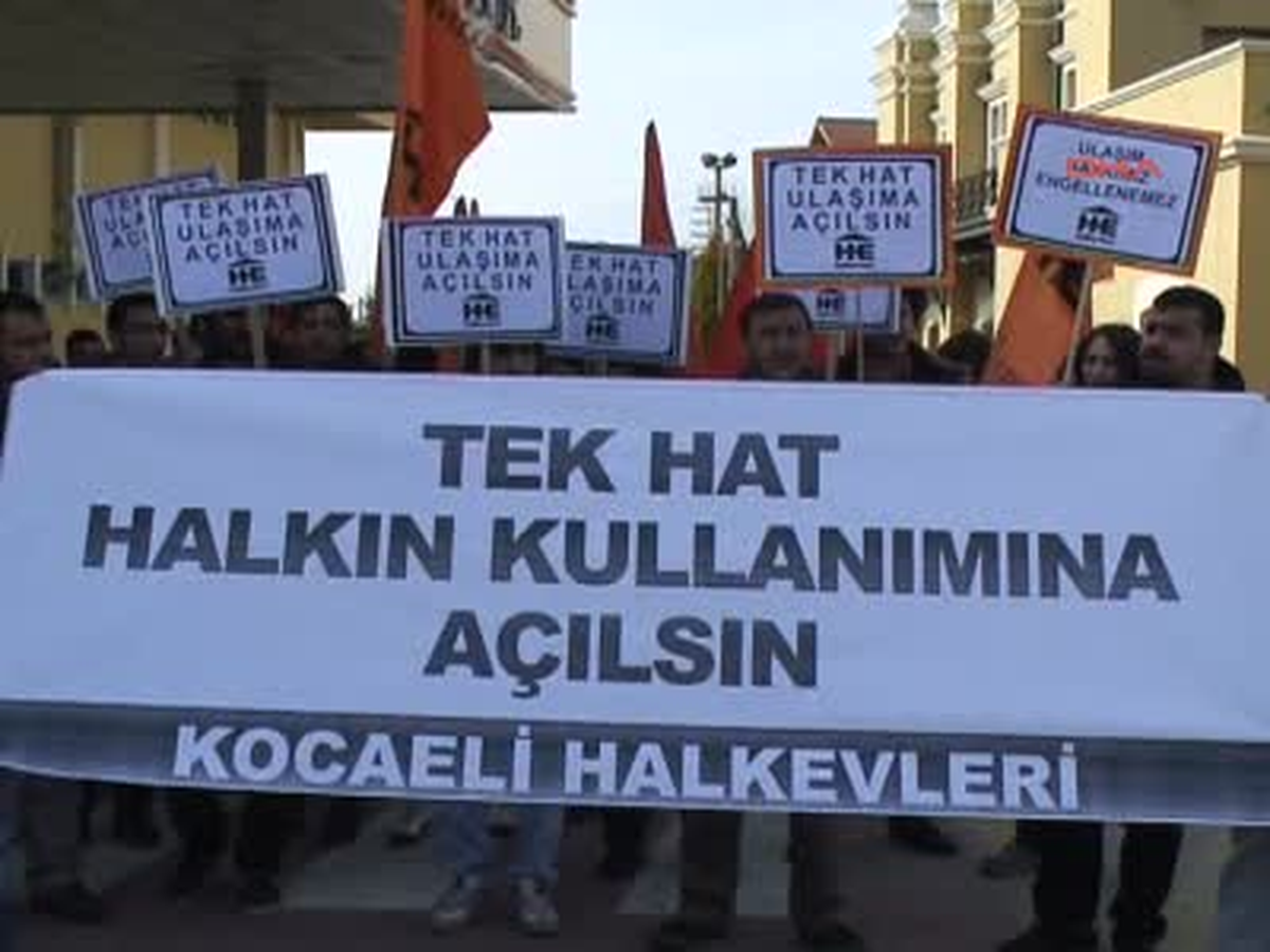 Halkevleri\'nden "Trenle Ulaşım Hakkıma Dokunma" Eylemi