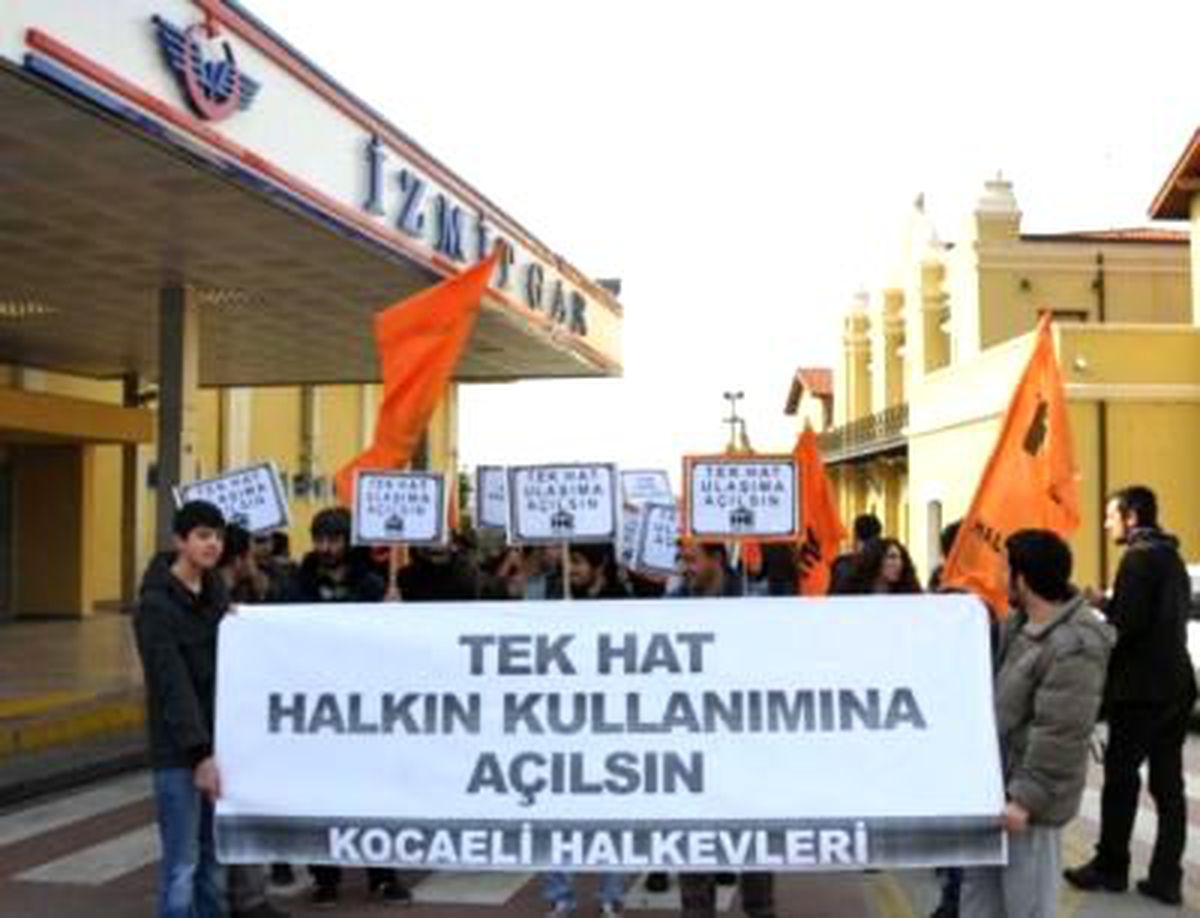 İzmit\'te, \'Trenle Ulaşım Hakkıma Dokunma\' Eylemi