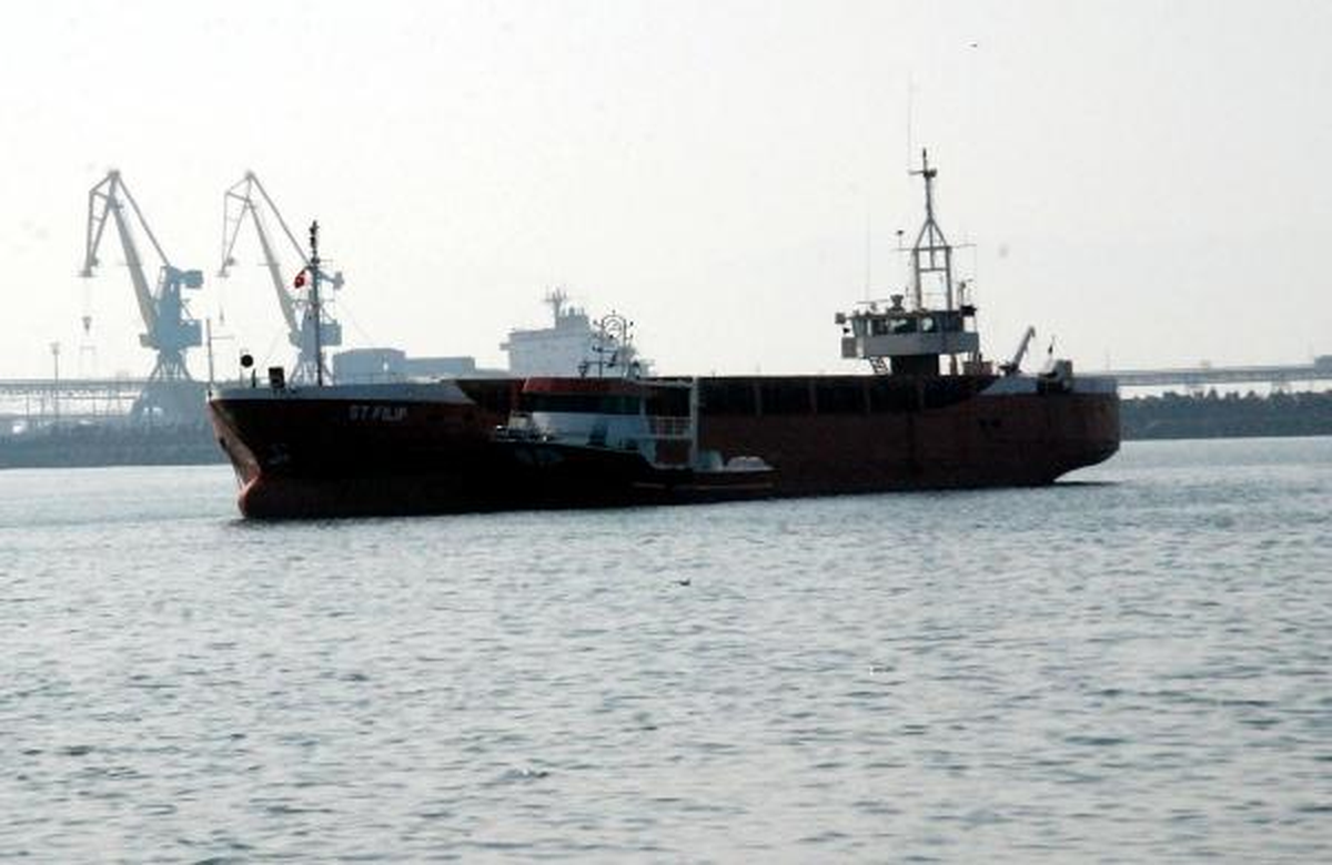 Makine Dairesi Su Alan Gemi, Limana Çekildi