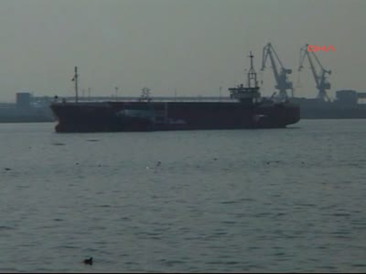 Makine Dairesi Su Alan Gemi, Limana Çekildi