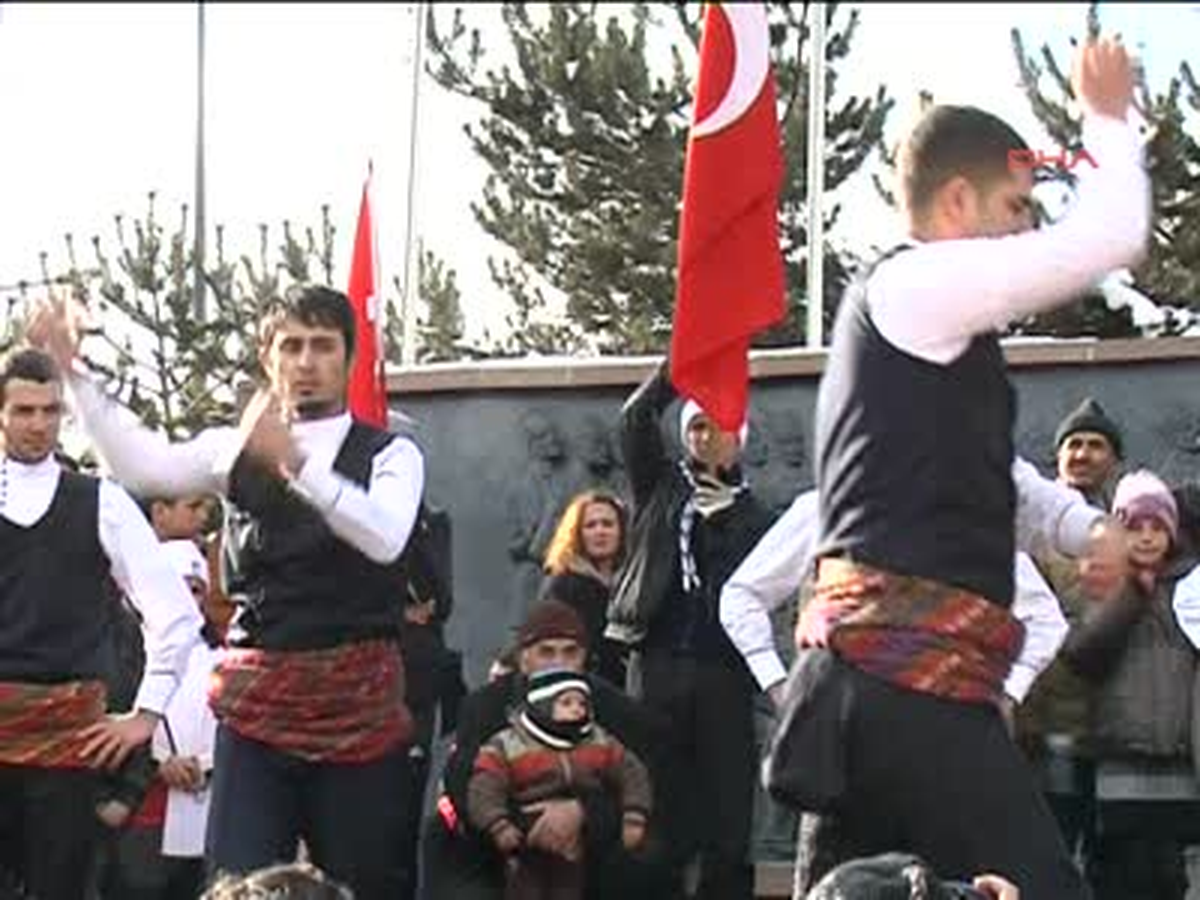 Meyve Bıçağıyla \'Hançer Barı\'na Eleştiri