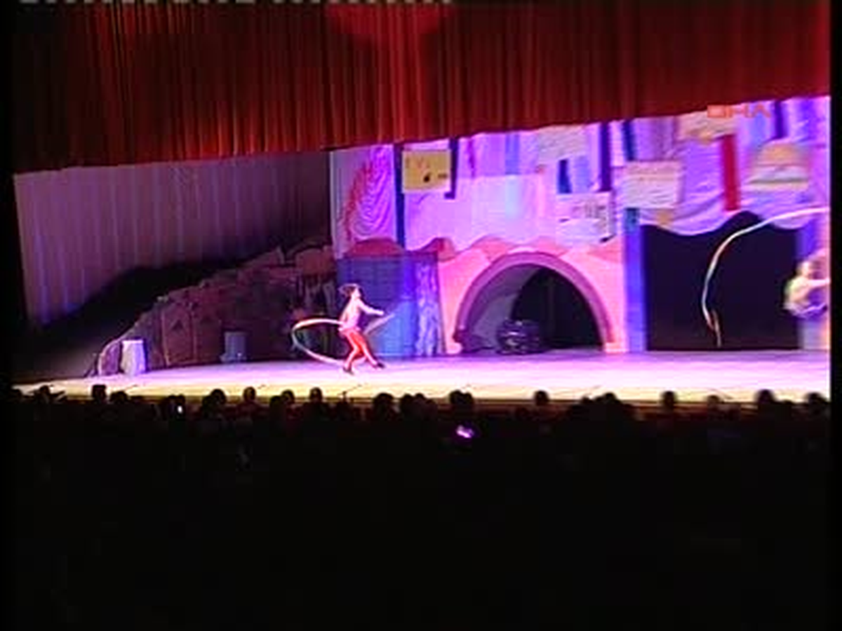 Minik Dansçılar Bakan Bağış ve Dinçer\'i Mest Etti