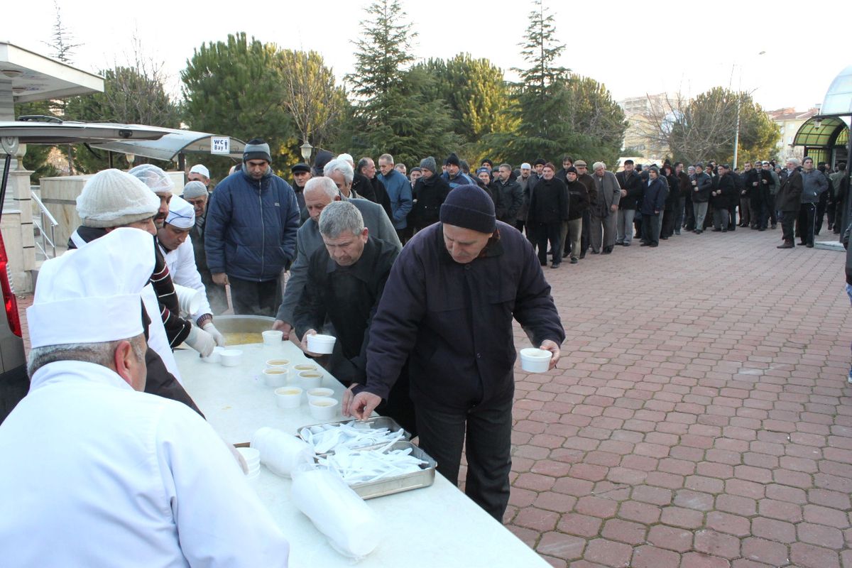 Namazı Kılan Cemaate \'Sıcak\' Hizmet