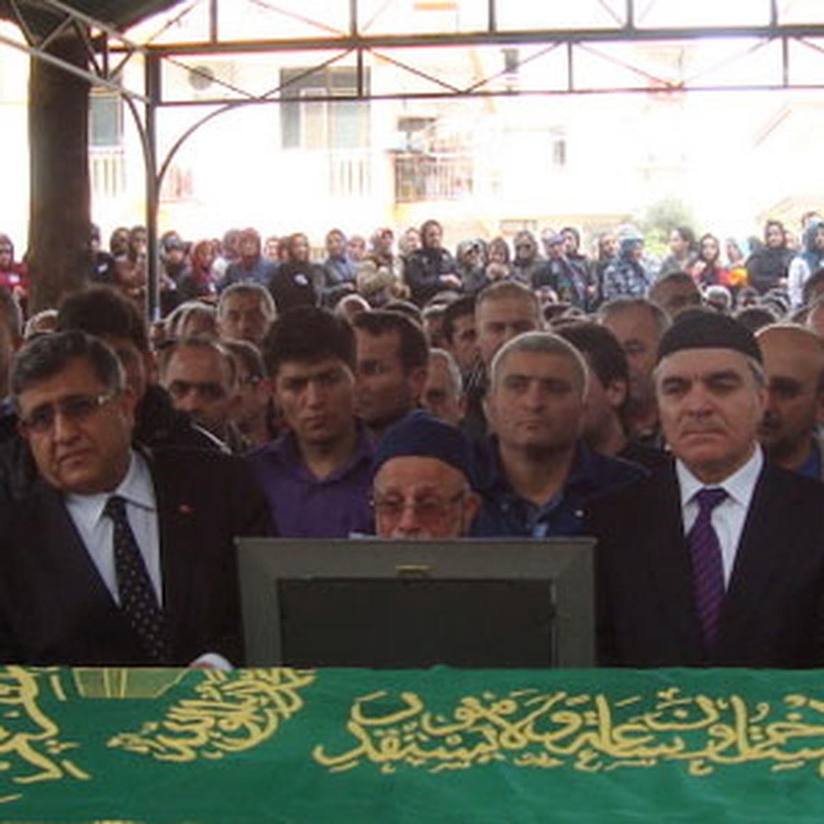 Öğrenciler, Öğretmenlerini Son Yolculuğuna Uğurladı