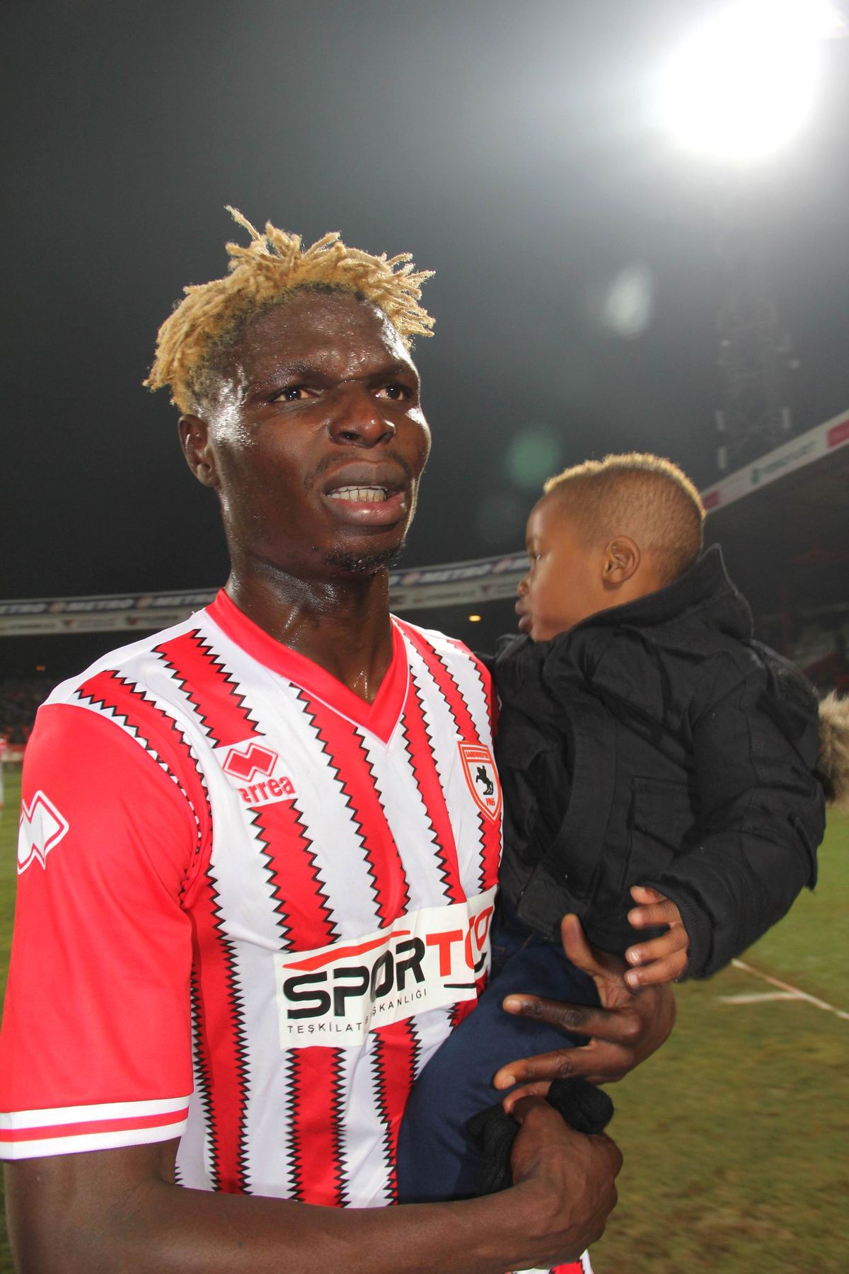 Samsunsporlu Futbolcu Bance\'ye Aile Desteği
