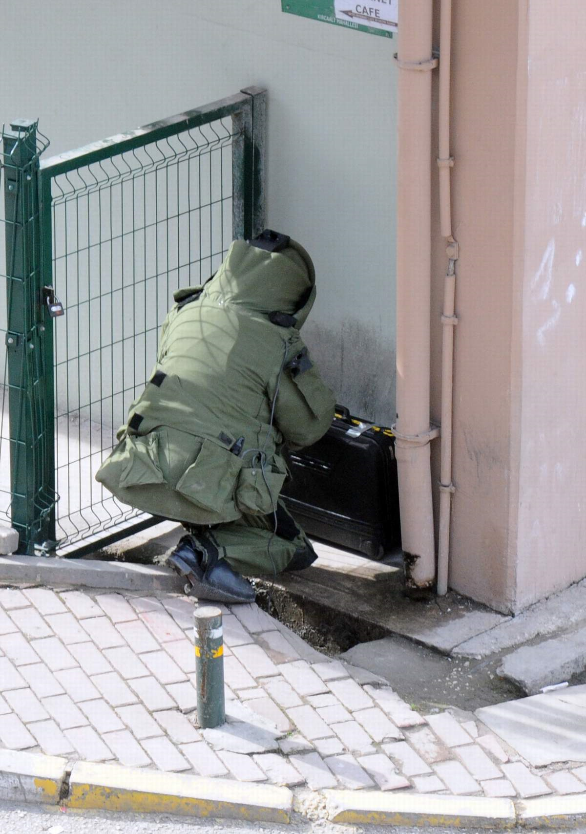 Şüpheli Valiz Polisi Alarma Geçirdi