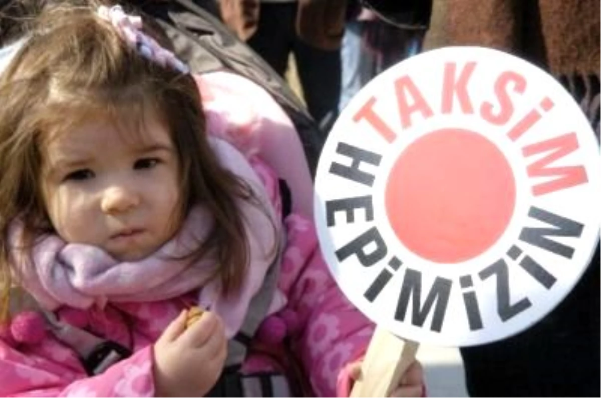 Taksim\'de Planlanan Çevre Düzenlemesi Protesto Edildi