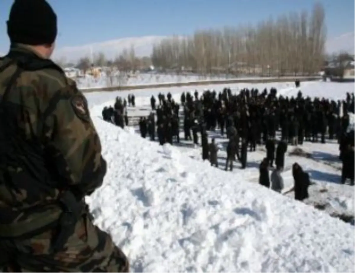 Trafik Kazasında Ölen Bekçi İçin Cenaze Töreni