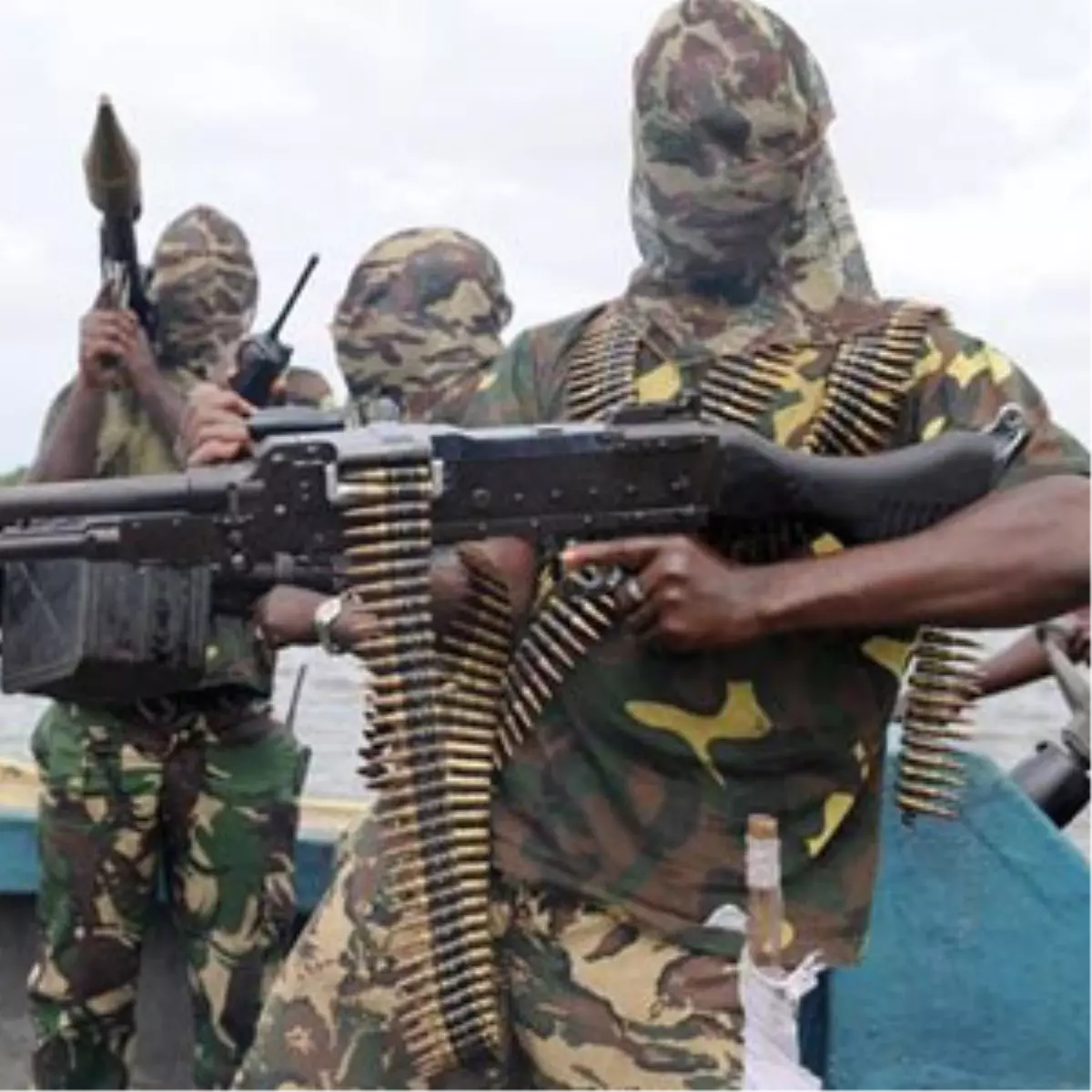 Yemen\'de Militanlar 3 Kişiyi İdam Etti