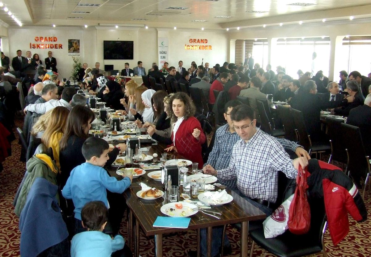 Yeşilay Sağlık Çalışanları ve Siyasiler ile Bir Araya Geldi