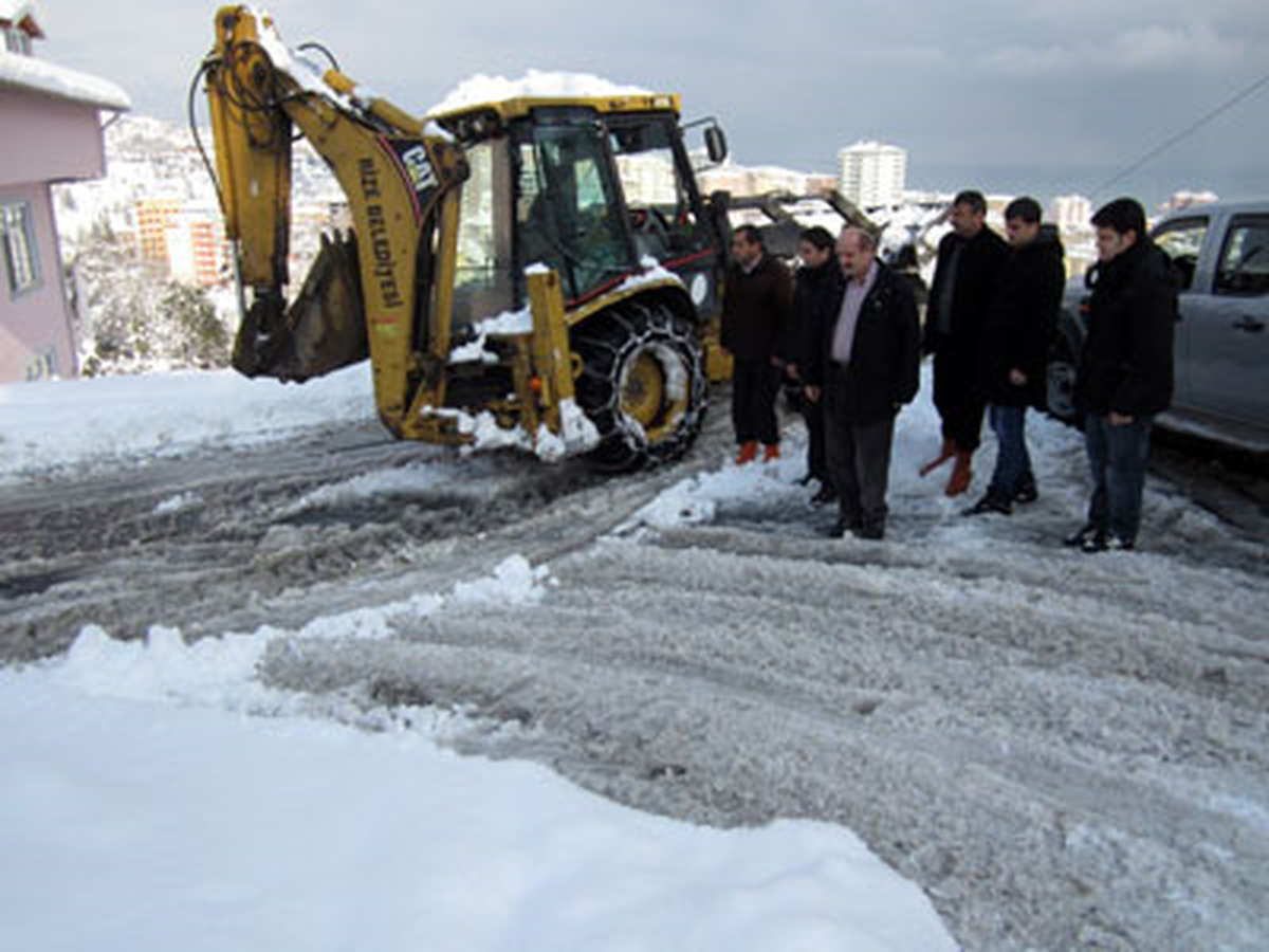 100 Ton Civarında Tuz Serildi