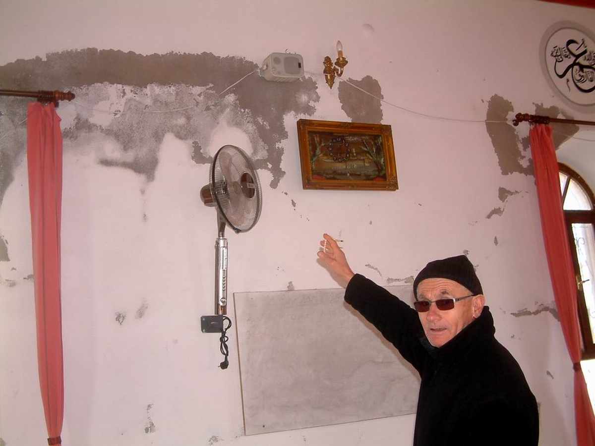 2 Yıl Önce Restore Edilen Cami Dökülmeye Başladı