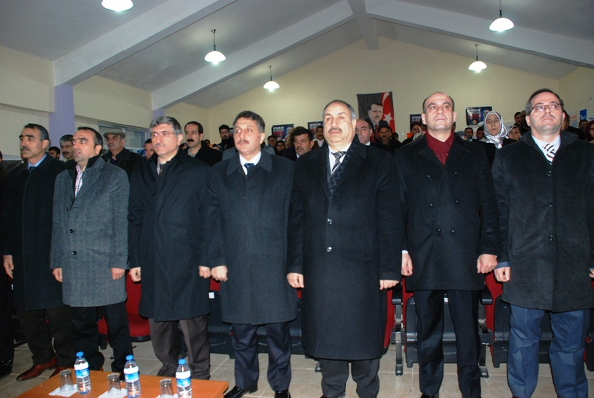 AK Parti Hazro ve Çüngüş İlçe Kongreleri Yapıldı