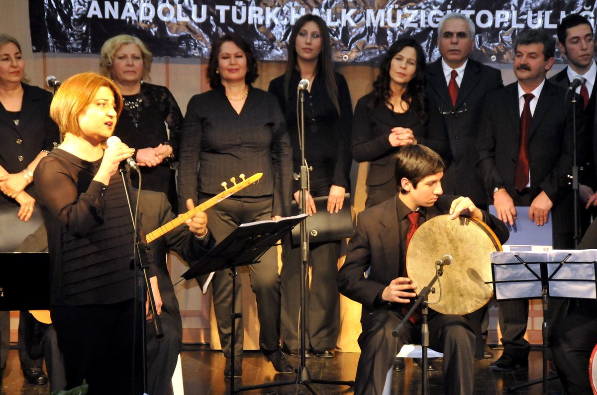 Akdeniz Belediyesi Halk Müziği Konseri Düzenledi