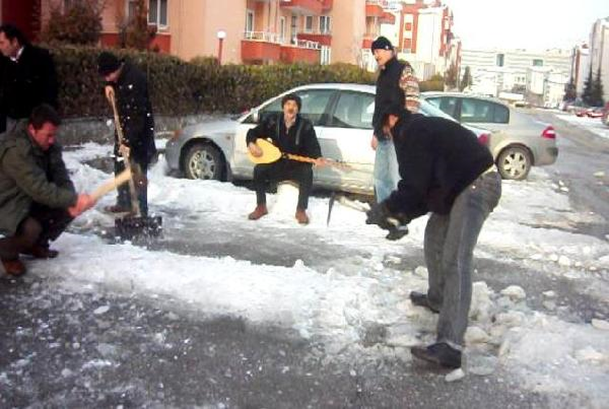 Ankara\'da Sazlı Sözlü Kar Temizliği