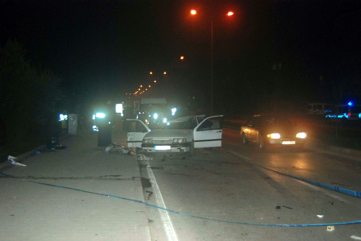Balıkesir\'de Trafik Kazası: 1 Ölü, 2 Yaralı