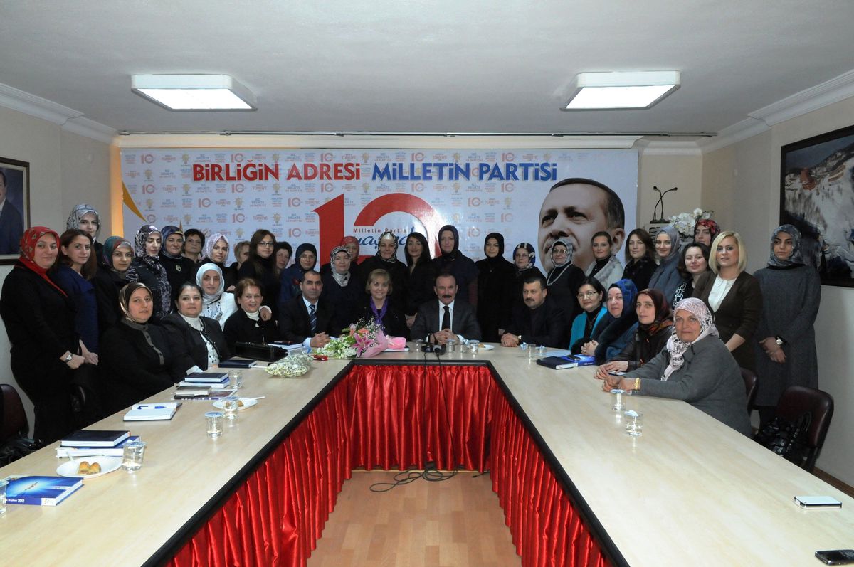 Başkan Doğan AK Parti Kadın Kollarını Ziyaret Etti