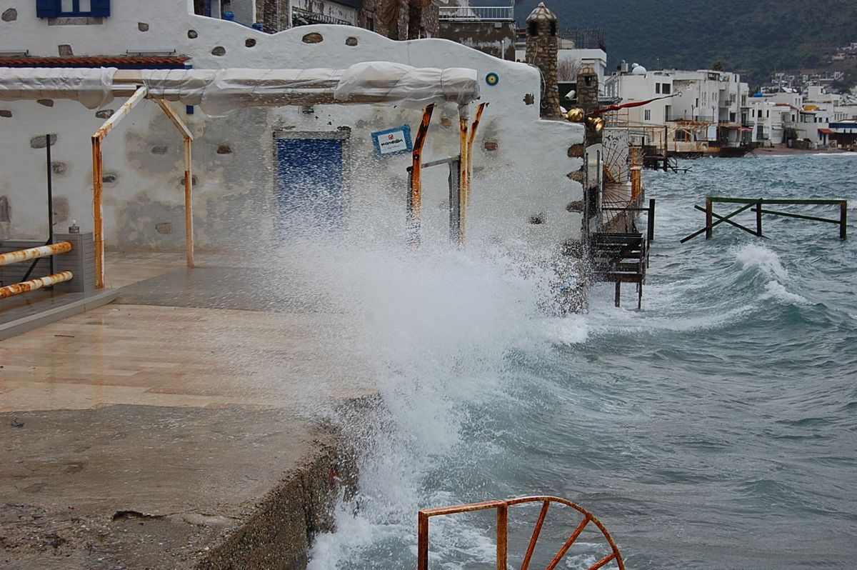 Bodrum Güne Fırtına ve Yağmurla Uyandı