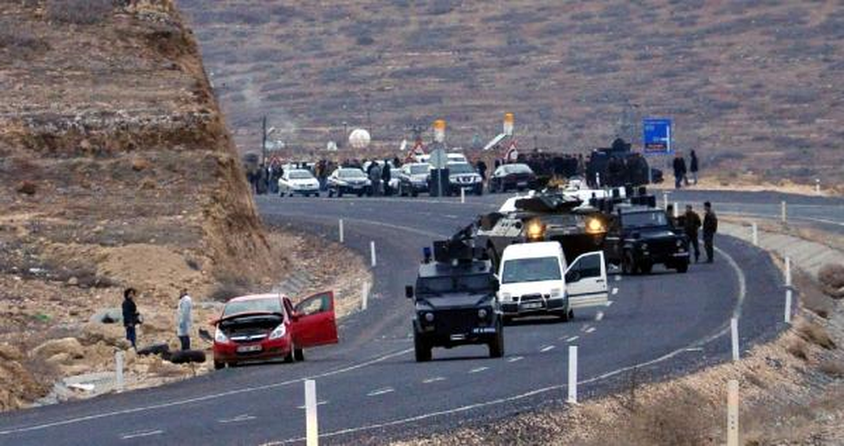 Bomba Yüklü Aracı Bırakıp Kaçan PKK\'lılar Güvenlik Güçleriyle Çatıştı.1\'i Ölü 2 PKK\'lı Etkisiz Hale...