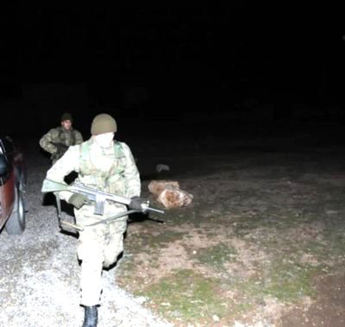 Bomba Yüklü Aracı Bırakıp Kaçan PKK\'lılar Güvenlik Güçleriyle Çatıştı.1\'i Ölü 2 PKK\'lı Etkisiz Hale...