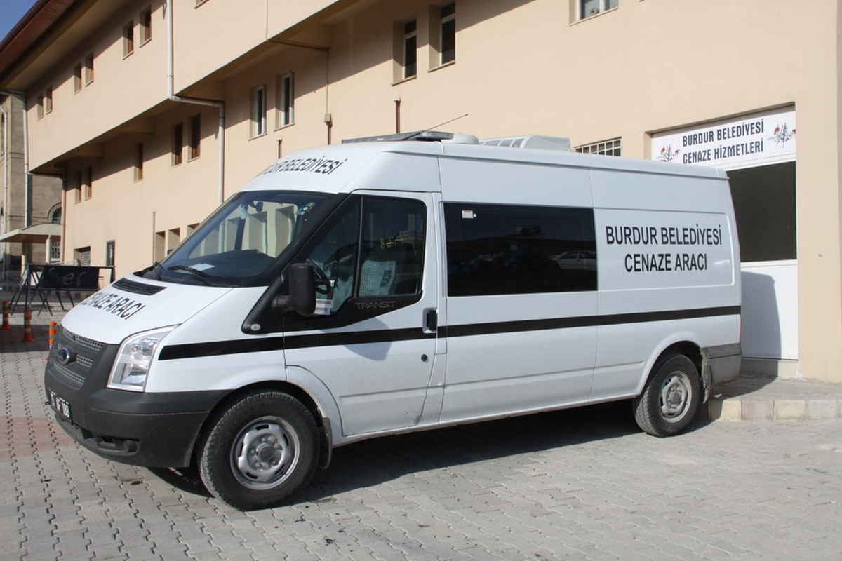 Burdur Belediyesi Yeni Bir Cenaze Nakil Aracı Aldı