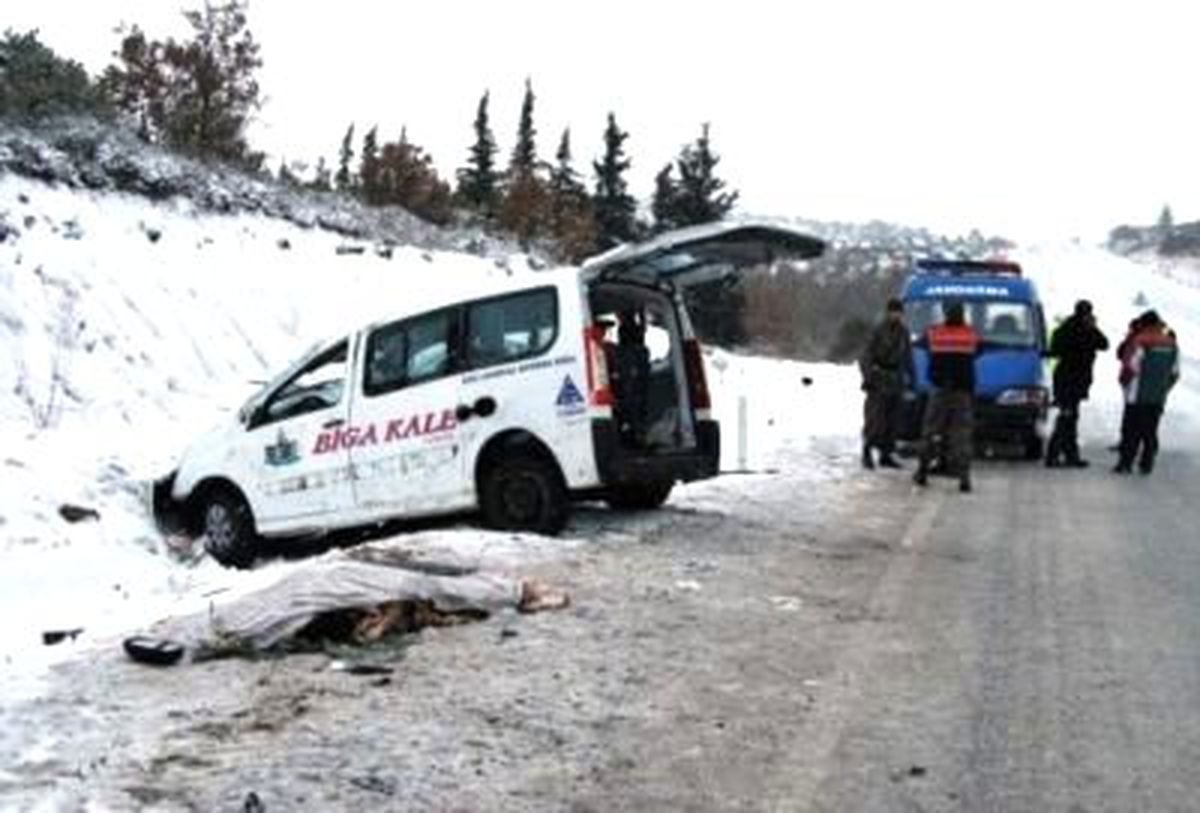 Çanakkale\'de Trafik Kazaları: 1 Ölü, 4 Yaralı