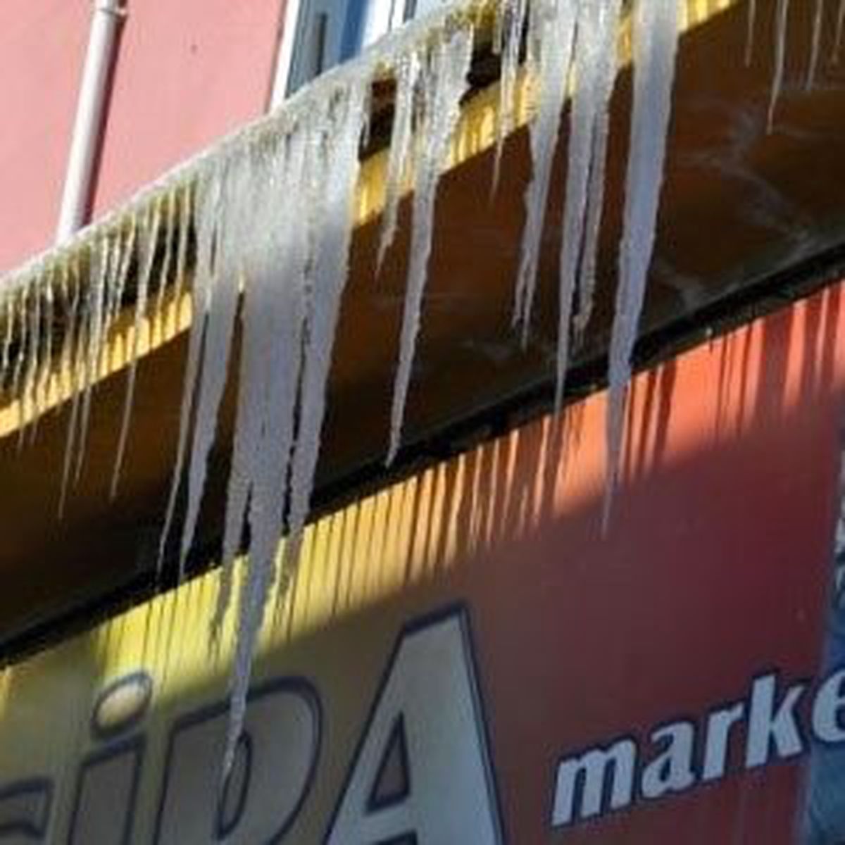 Çatıdan Düşen Kar Kütlesinin Altında Kalan Elif Öldü