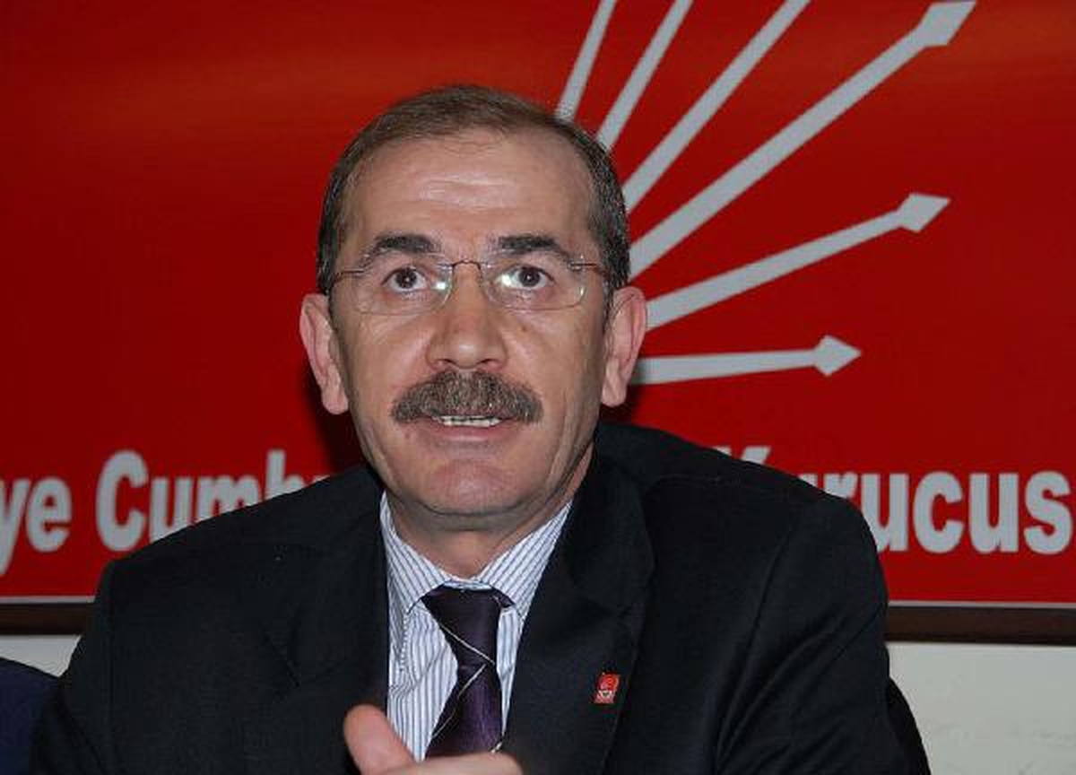 CHP İl Başkanı Yavaş, Zeybekci\'yi Eleştirdi: Tam Teşekküllü Hastanede Tedavi Olsun