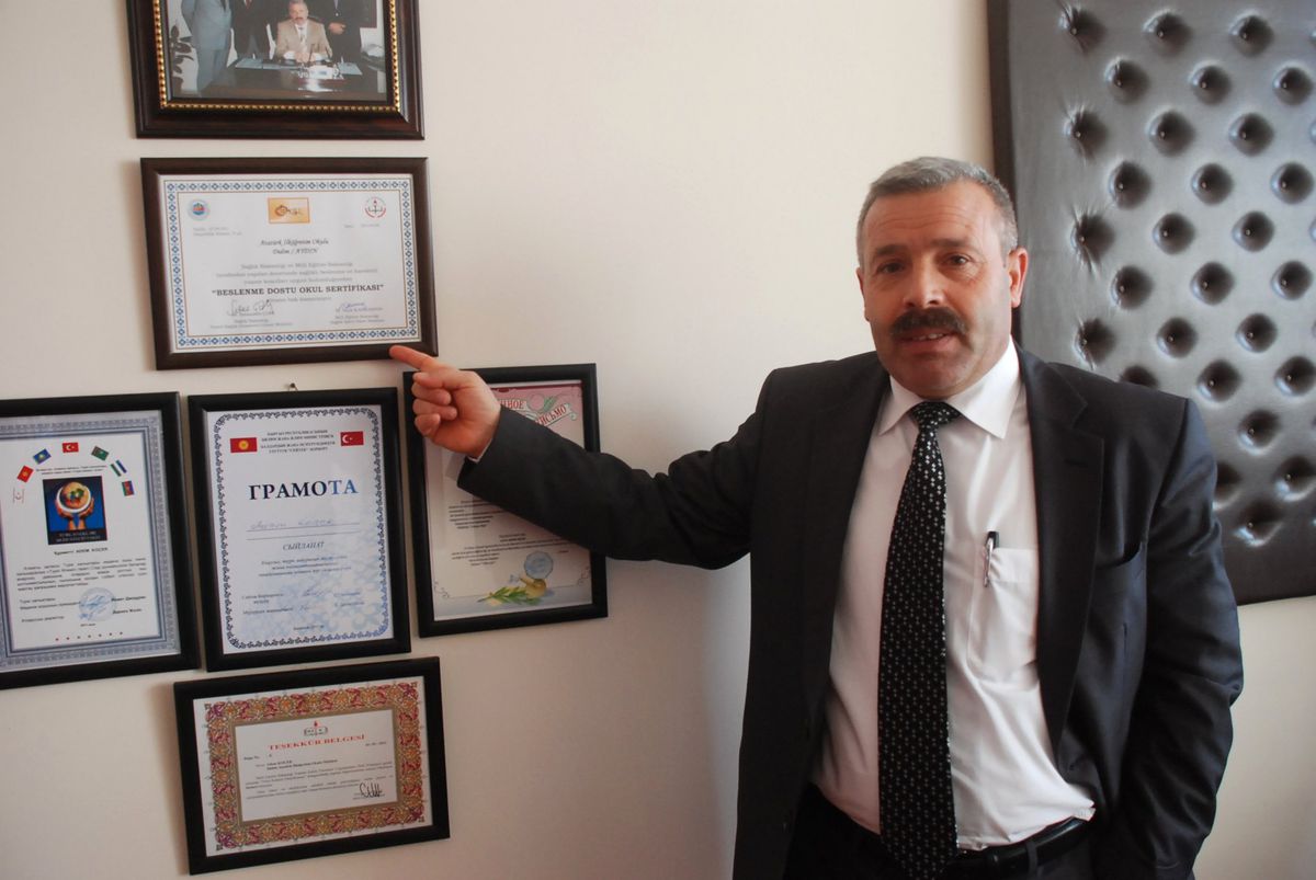 Didim Atatürk İlköğretim Okulu\'na \'Beslenme Dostu Okul\' Sertifikası