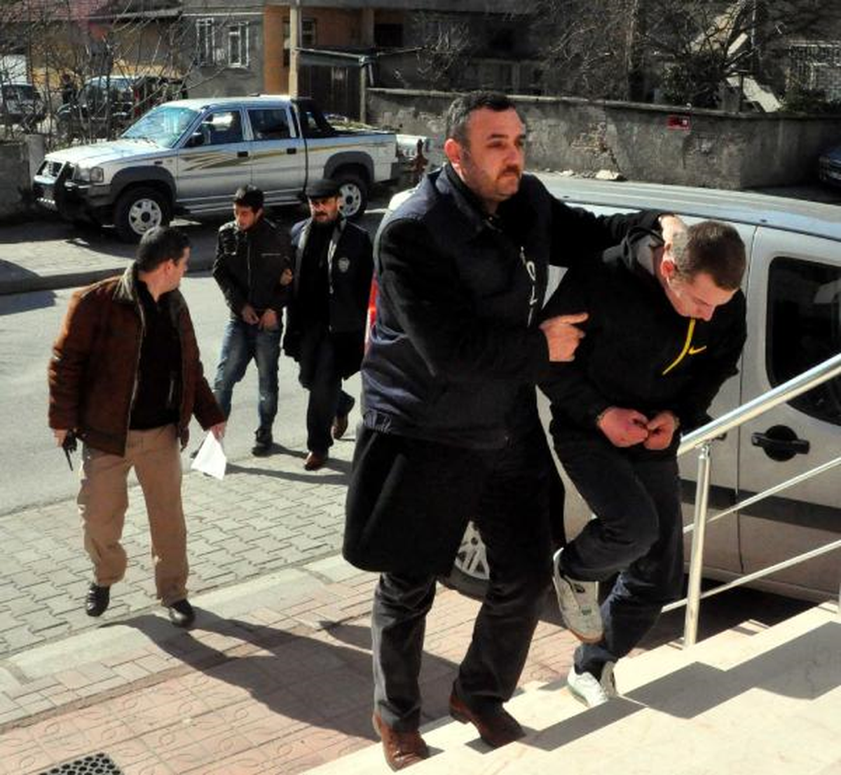 Gaspçıyı Korkutacakları Silahı Almak İçin Gasp Yapmışlar