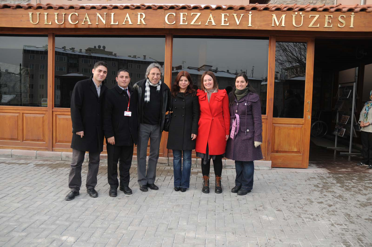 Yüz Yıllık Zulüm Tarihinden Geçtik