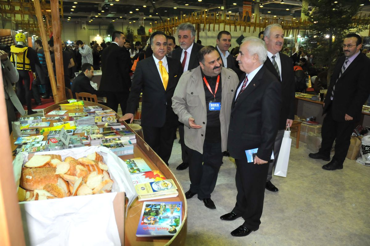 Giresun Valisi Şahin, Emitt Düzce Standını Ziyaret Etti