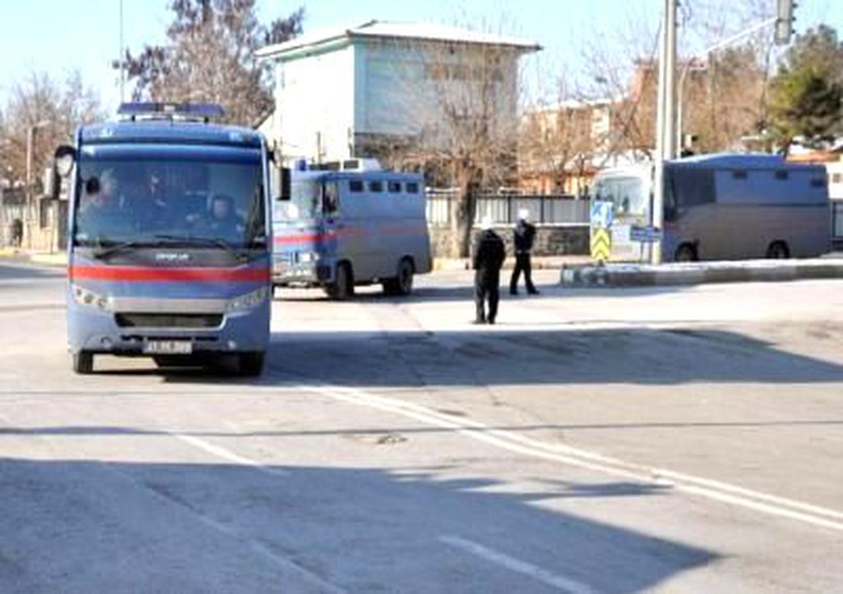 İzmir\'de KCK Operasyonu: 10 Gözaltı