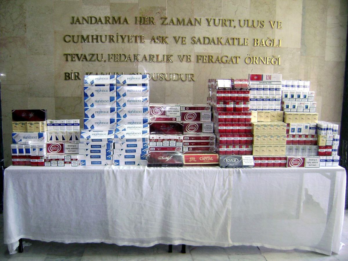 Kağızman\'da Jandarmadan Kaçan Minibüs Takla Attı