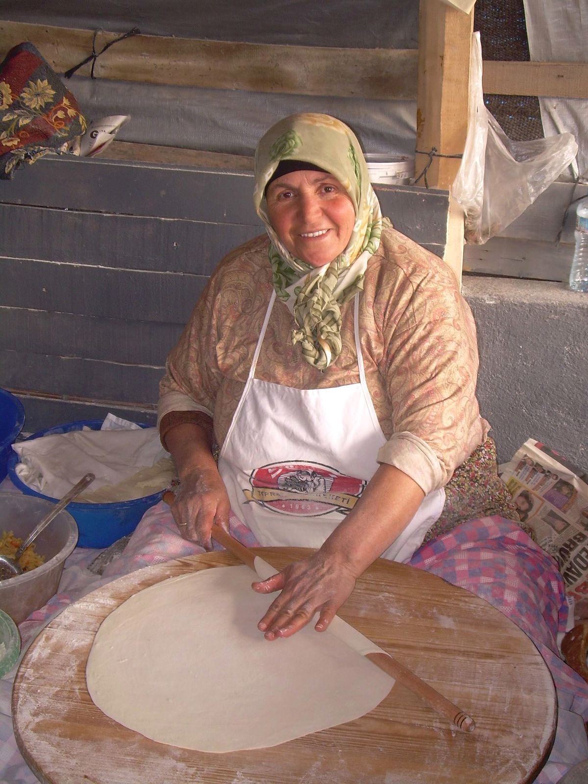 Karnını Doyurduğu Üniversitelilerin Dertlerini Dinliyor