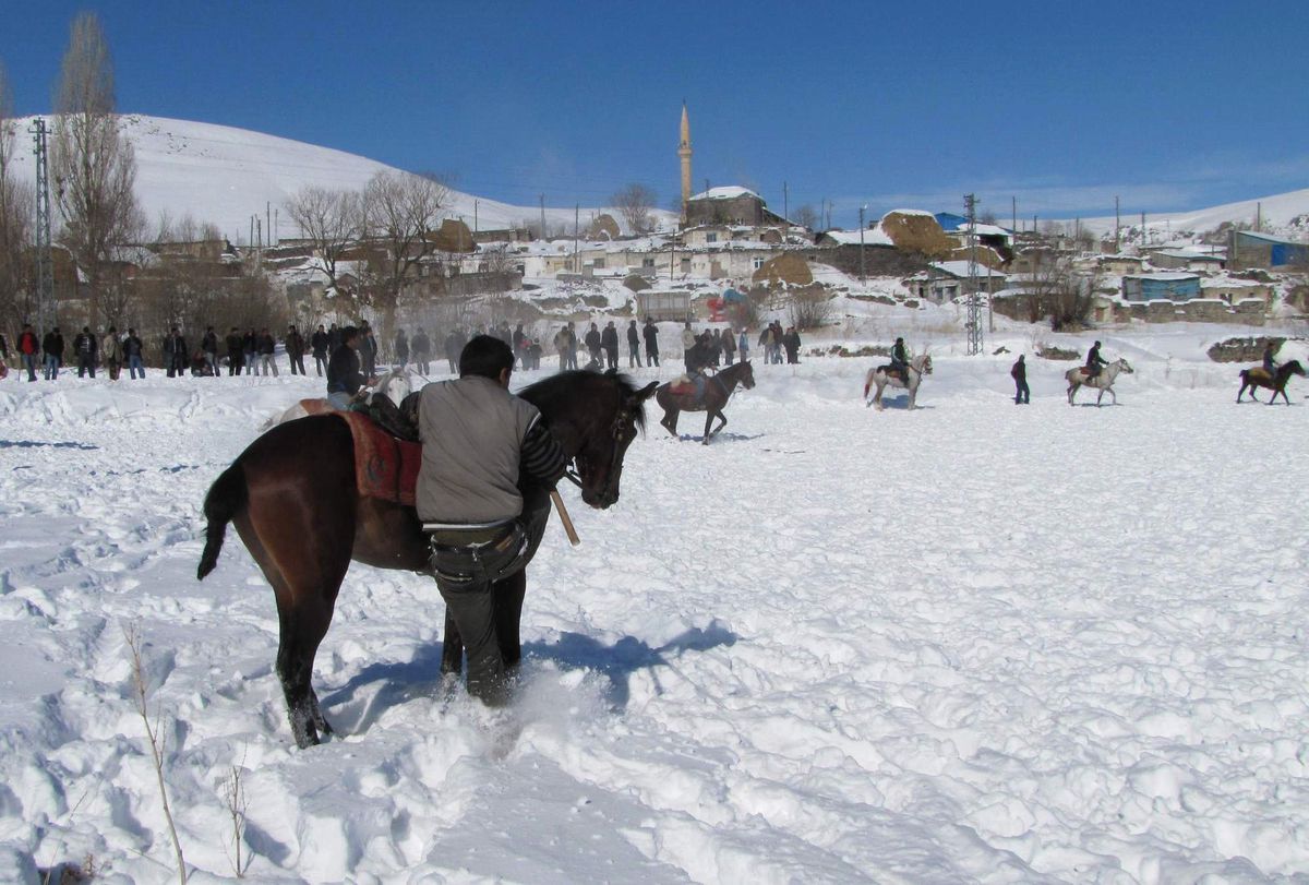 Kars\'ta Kar Üzerinde Cirit Gösterisi