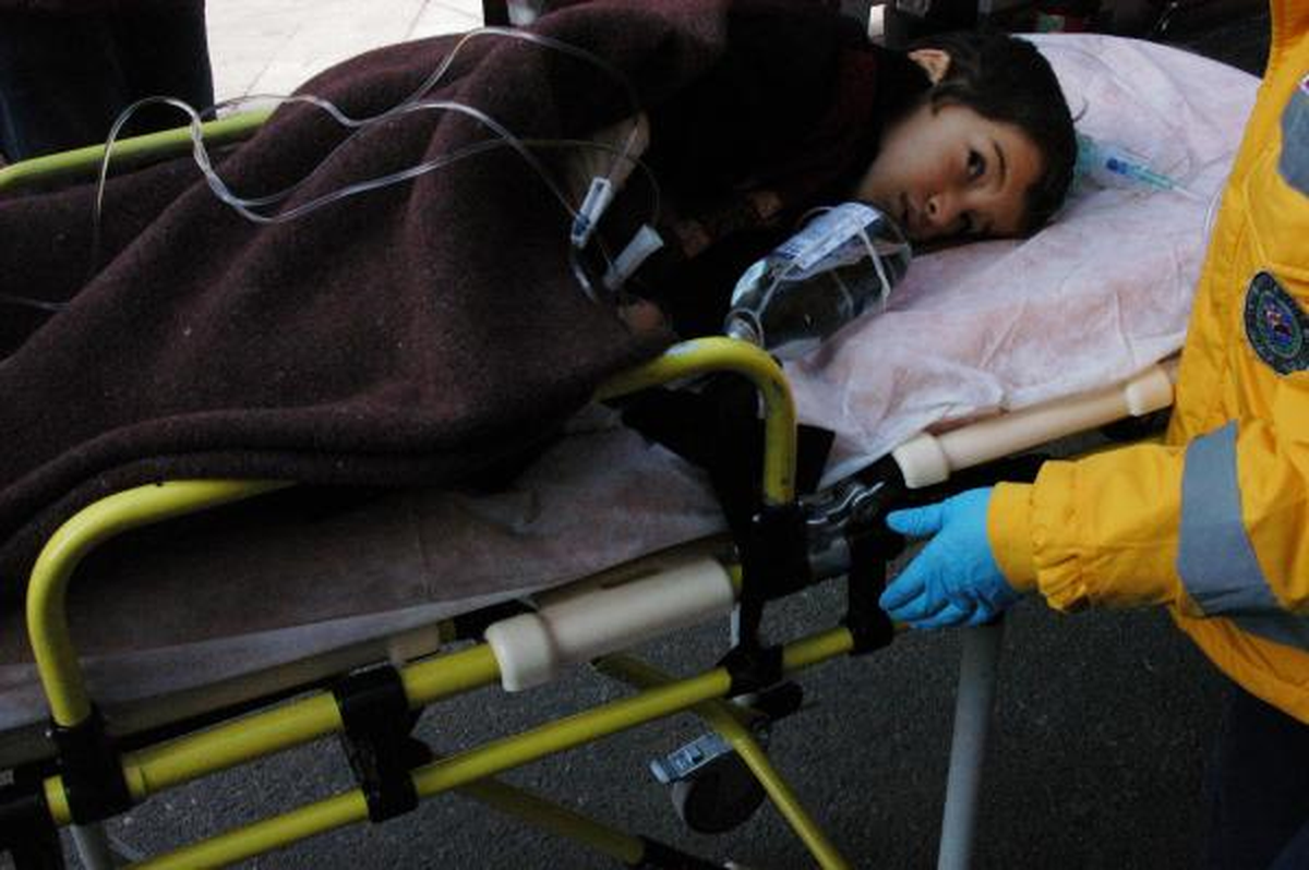 Korkuluğu Olmayan Balkondan Düşen Çocuk Ambulans Helikopterle Hastaneye Götürüldü