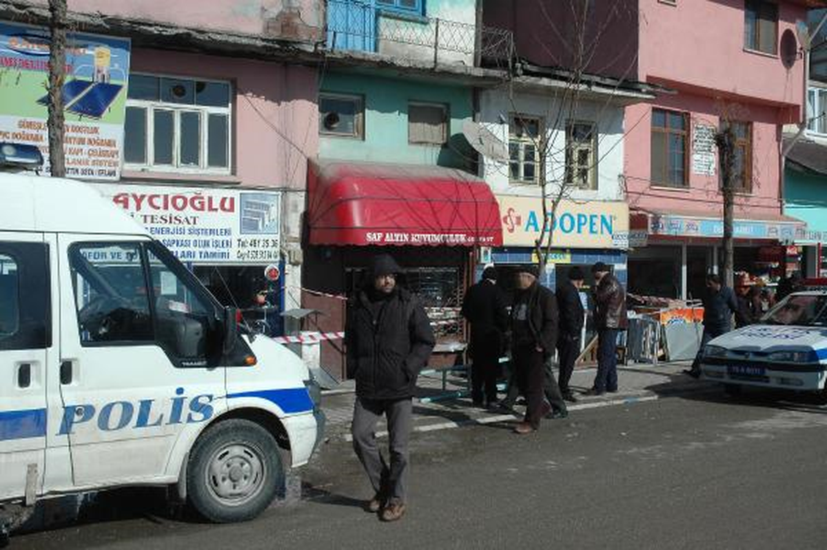 Kuyumcudan 8 Kilo Altın Çaldılar