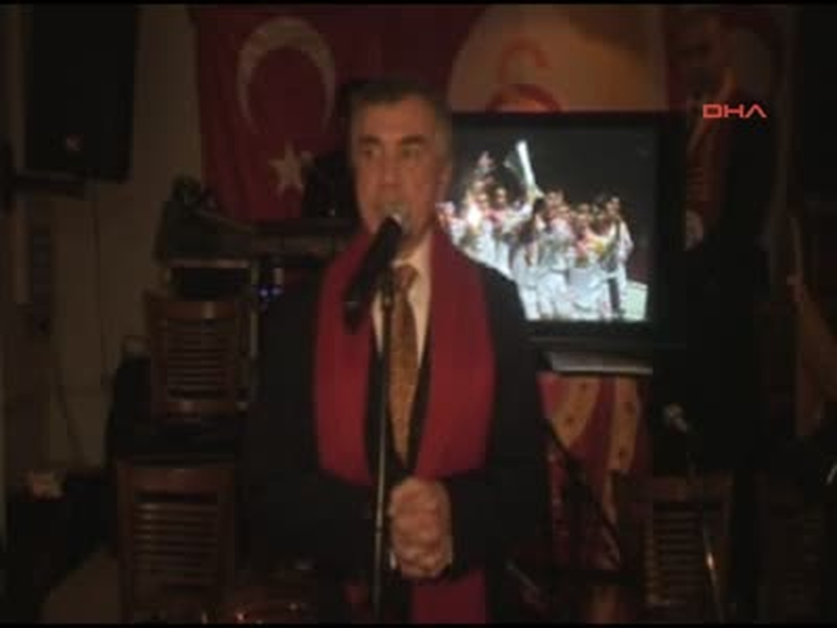 Londra\'daki Galatasaraylılar\'dan Coşkulu Balo