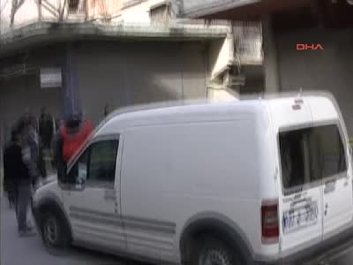 Mersin\'de Bir Evde El Yapımı 27 Bomba Ele Geçirildi