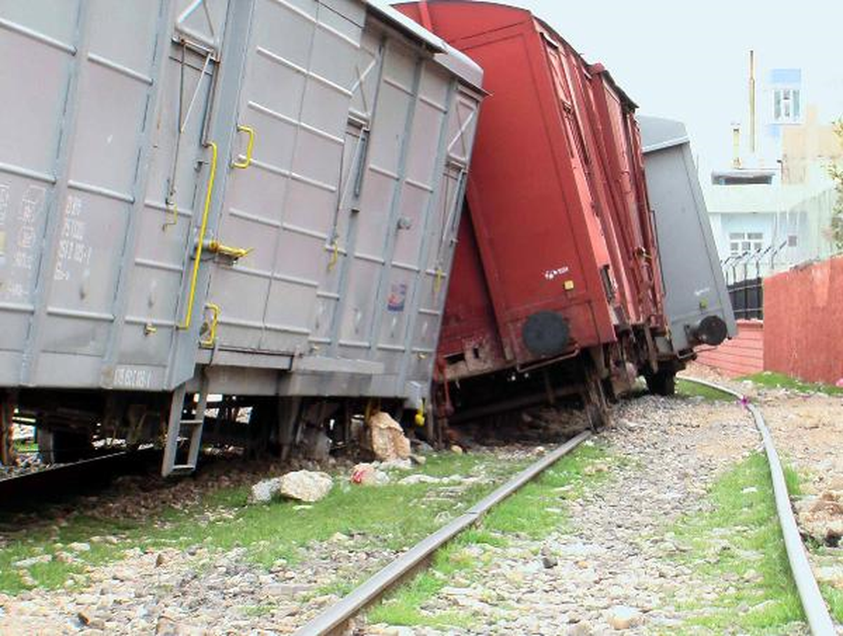 Nusaybin'de Yük Treni Raydan Çıktı