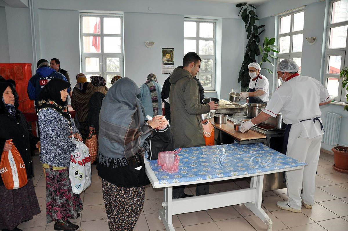Odunpazarı Belediyesi Her Gün Yüzlerce Kişinin Sofrasını Şenlendiriyor