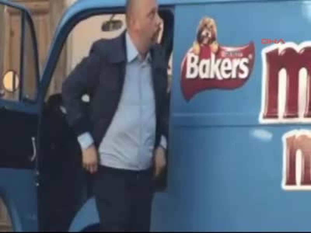 Sadece Köpeklerin Duyabileceği Köpek Maması Reklamı