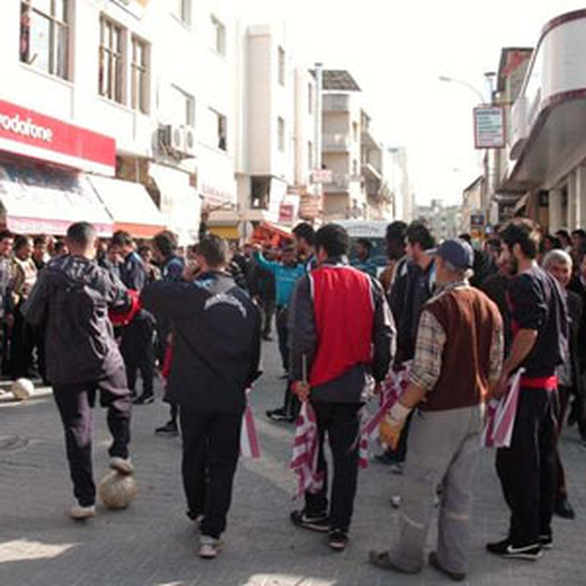 Saha Yokluğunu Protesto İçin Ana Caddede Antrenman Yaptılar