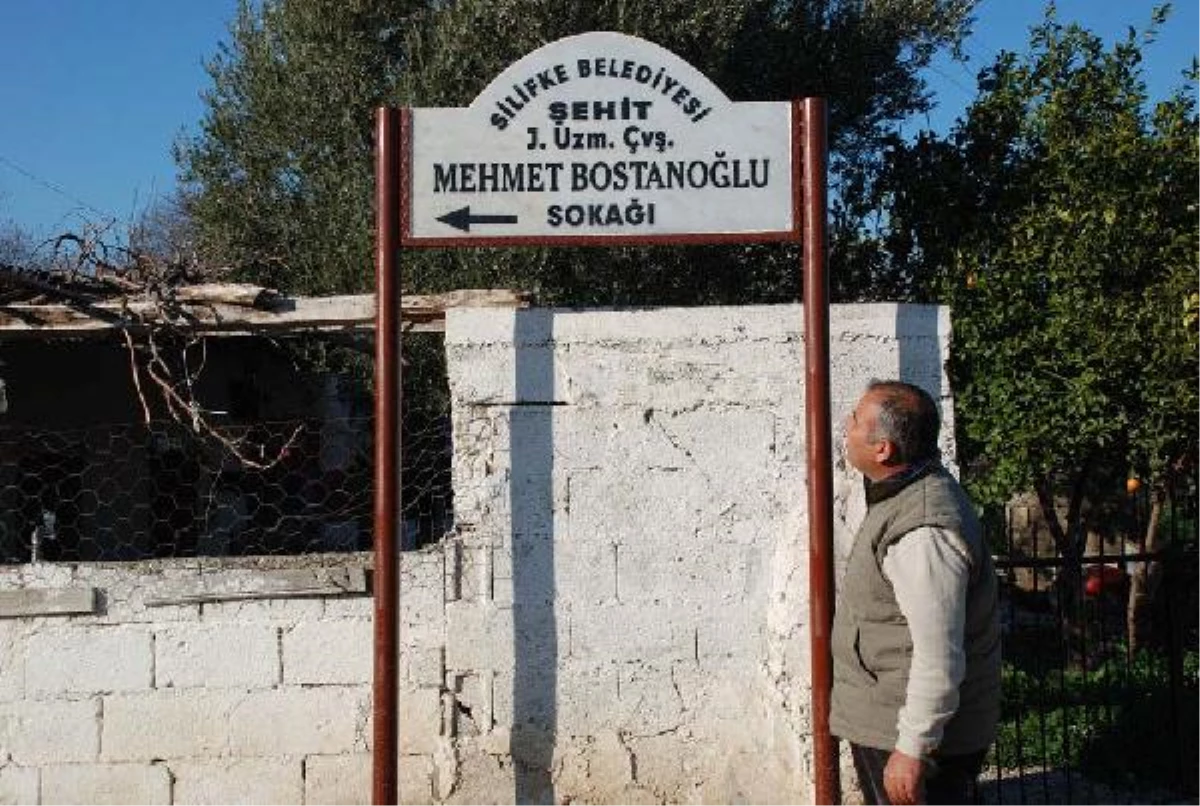 Şehit Mehmet Bostanoğlu\'nun Adı Doğup Büyüdüğü Sokağa Verildi