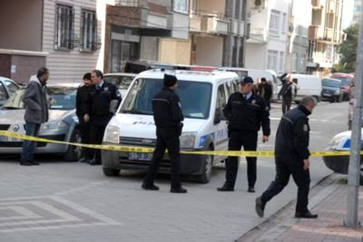 Silahlı Saldırıda Polis Memuru Yaralandı