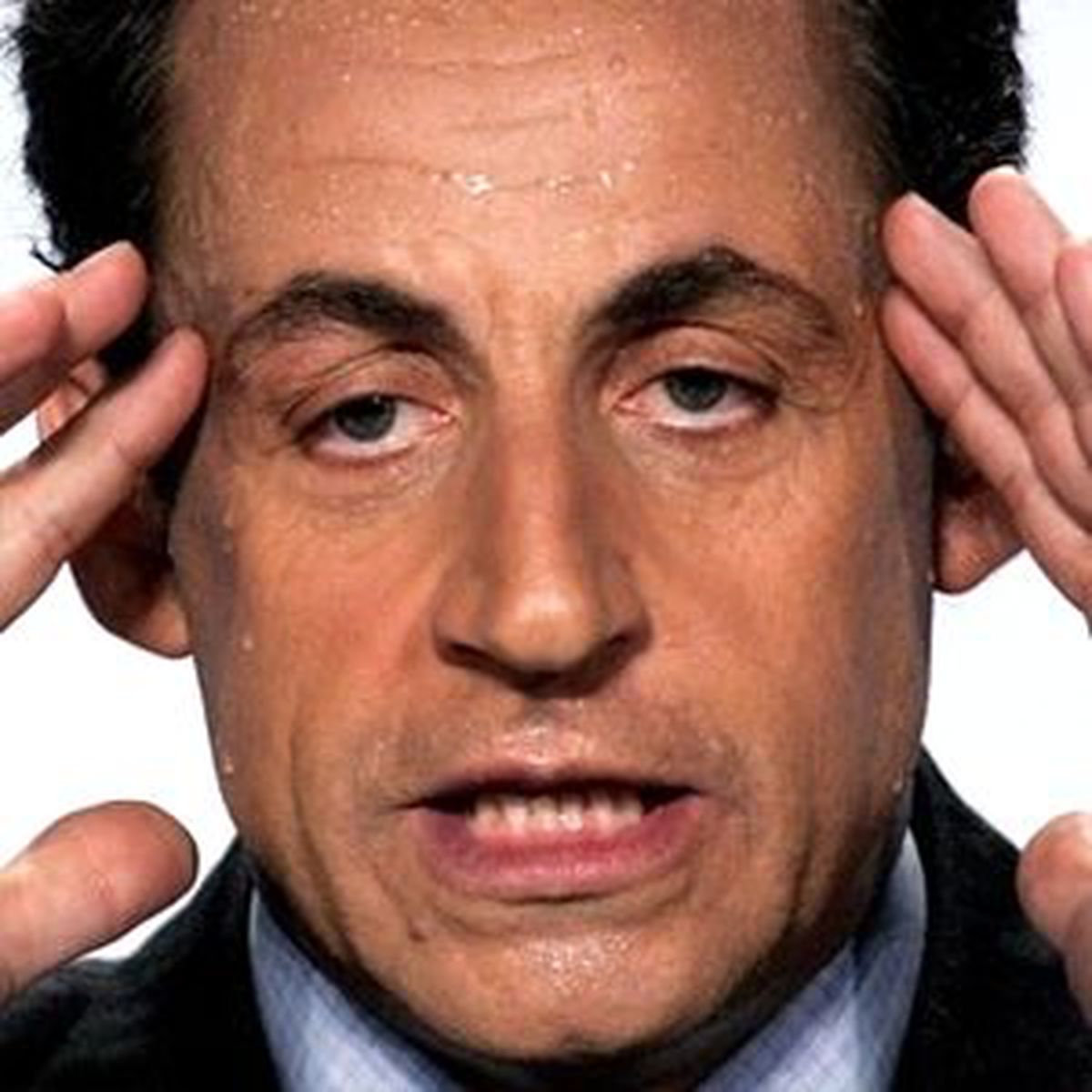 Sosyalistler Sarkozy\'yi Şikayet Edecek