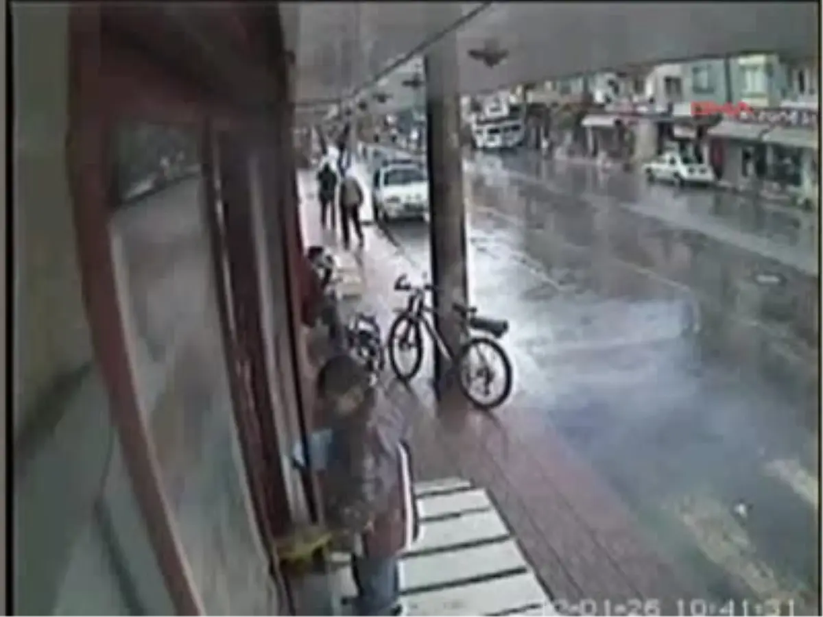 "Yardım Yapacağım" Deyip, Kefen Paralarını Çalmış